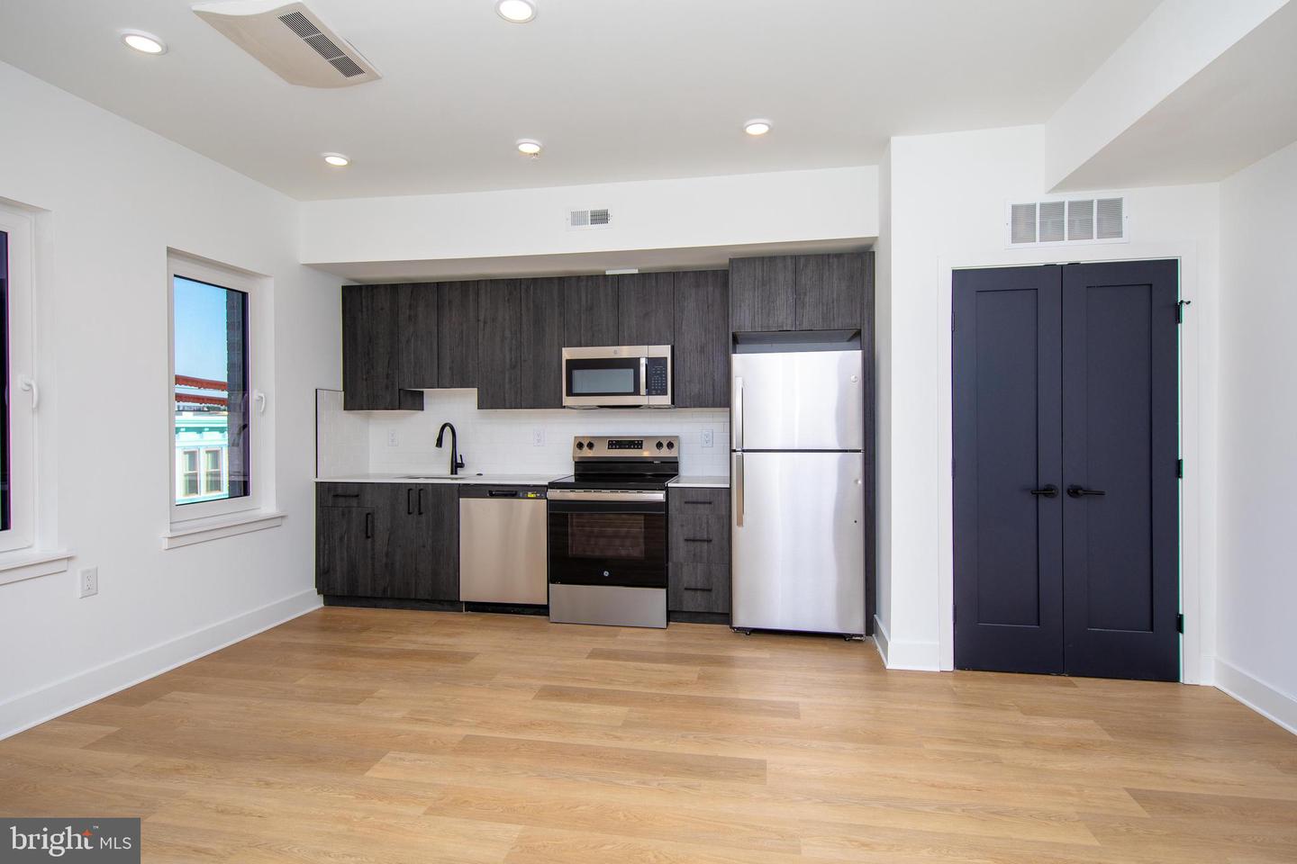 633-35 N 5TH ST #405