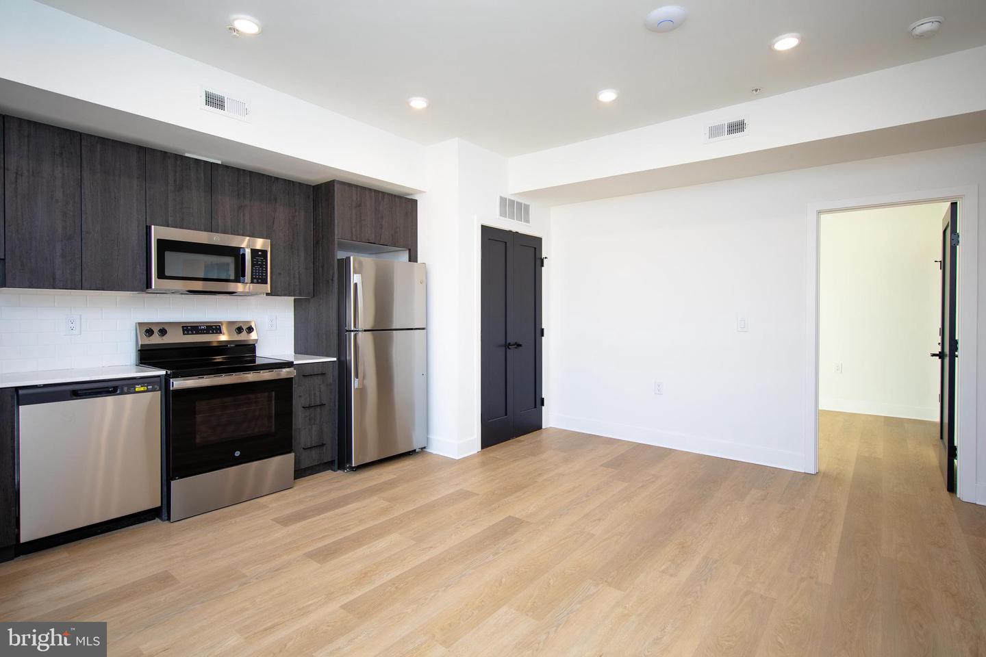 633-35 N 5TH ST #405