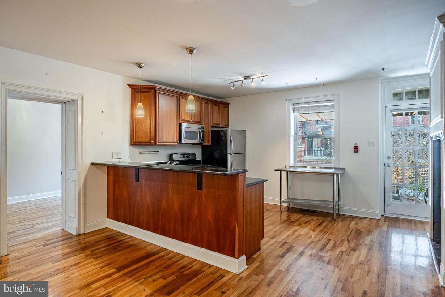 920 Clinton St #1r