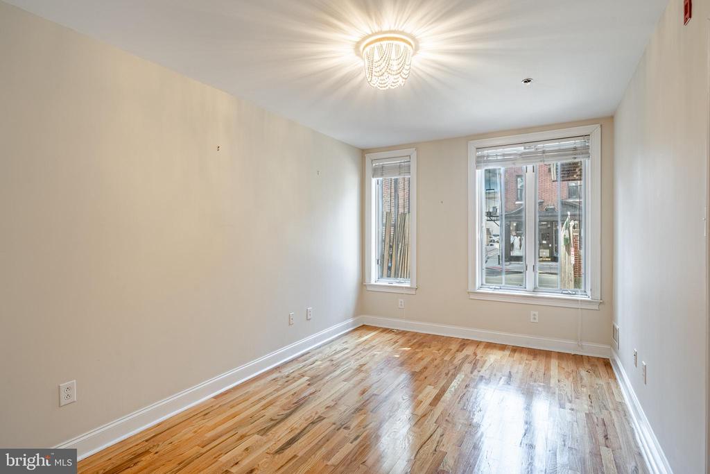920 Clinton St #1r