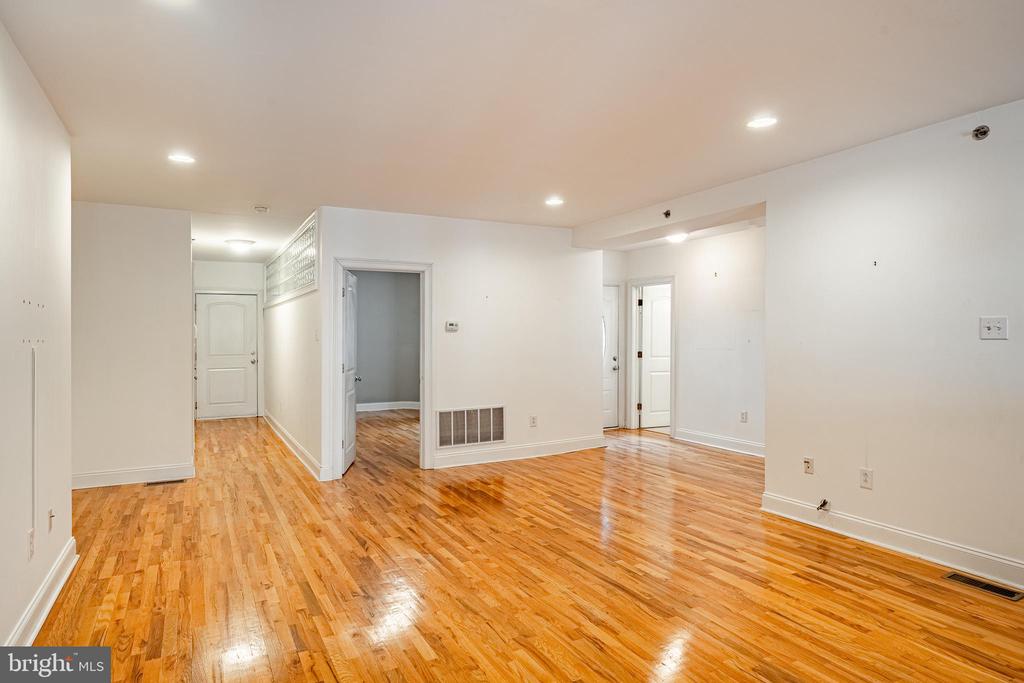 920 Clinton St #1r