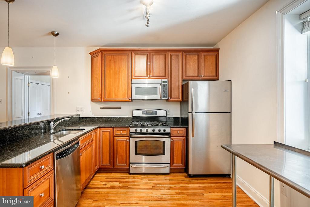 920 Clinton St #1r