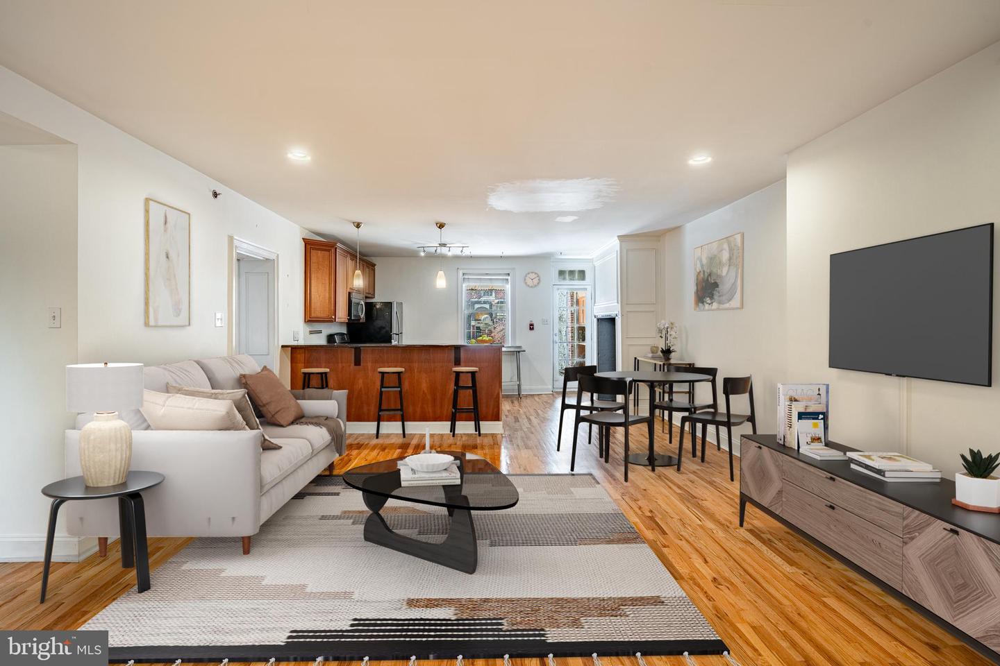 920 Clinton St #1r
