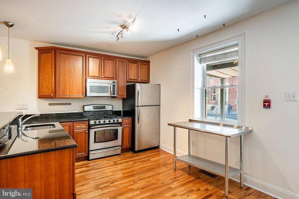920 Clinton St #1r