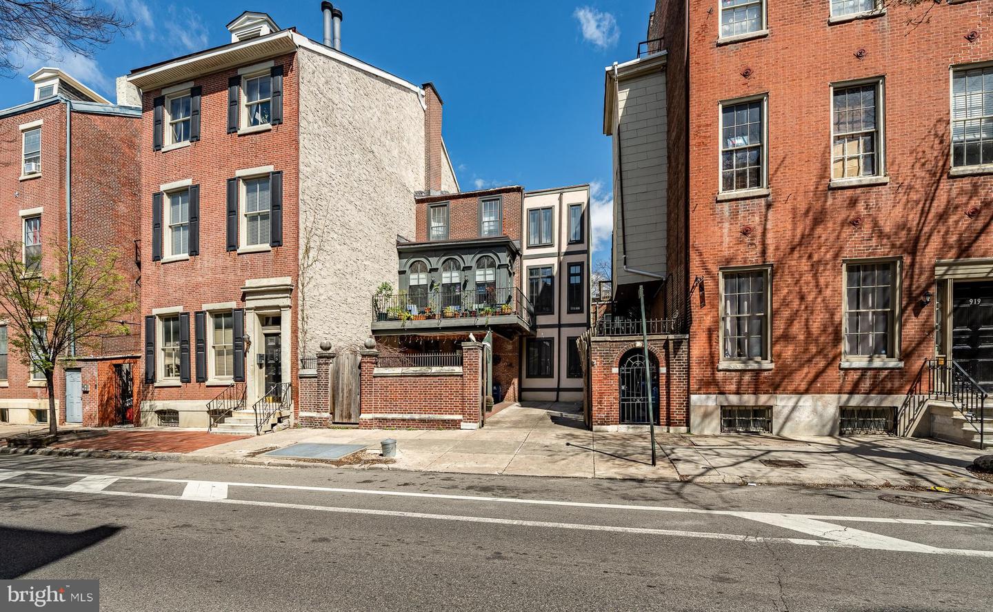 920 Clinton St #1r