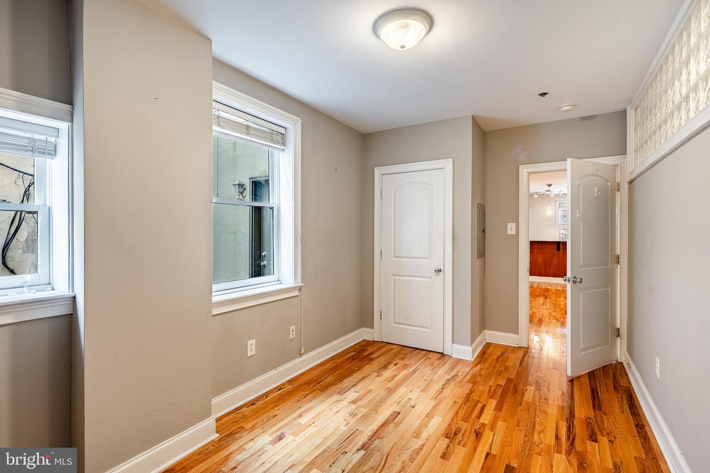 920 Clinton St #1r
