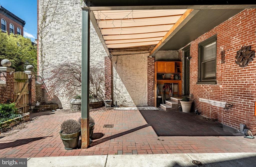 920 Clinton St #1r