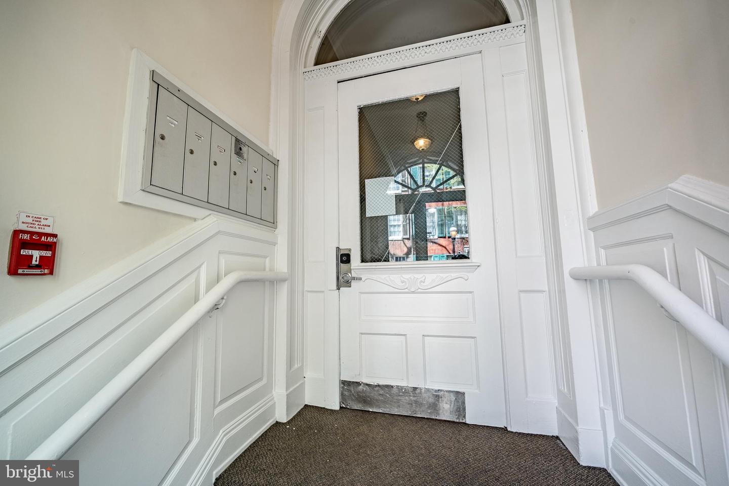 920 Clinton St #1r