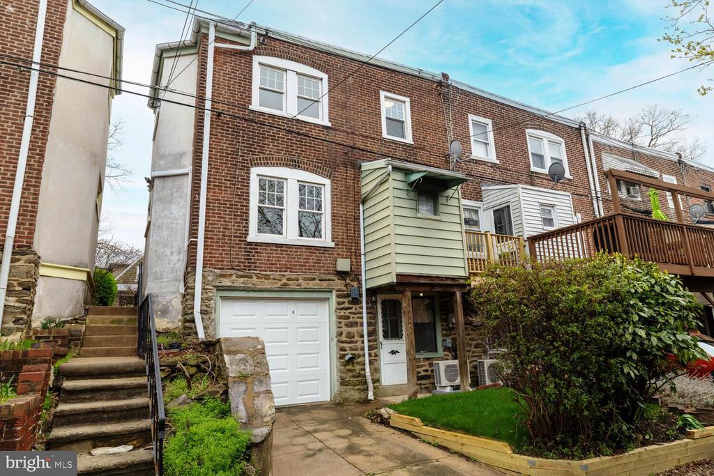 223 W Durand St