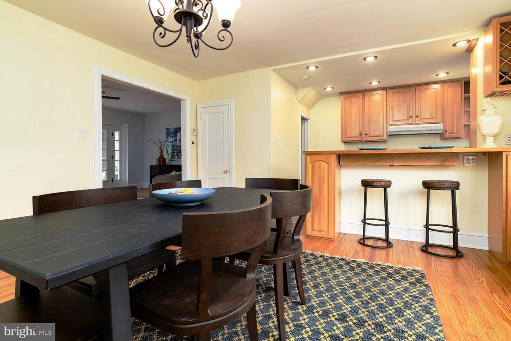 223 W Durand St