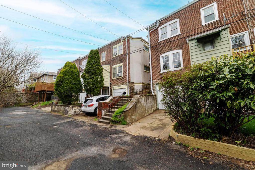 223 W Durand St