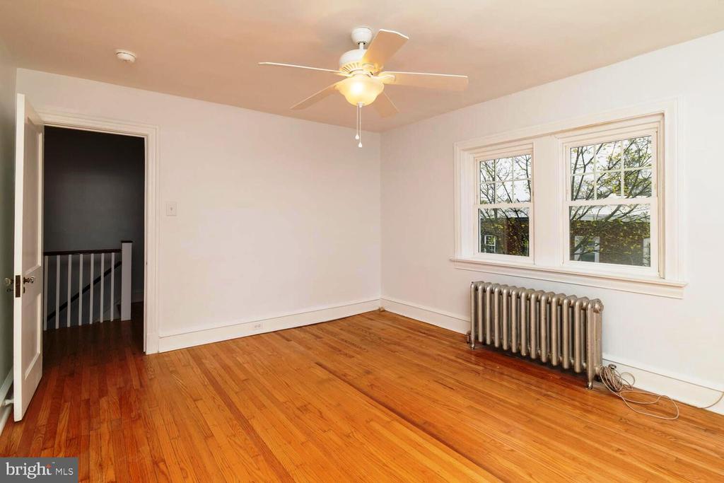 223 W Durand St