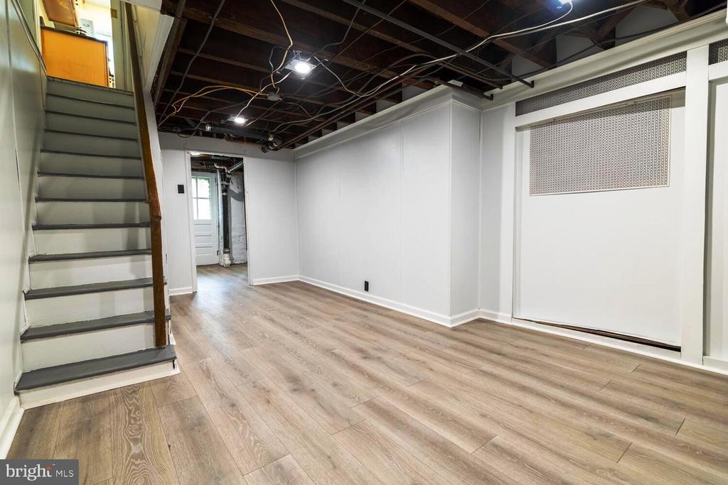 223 W Durand St