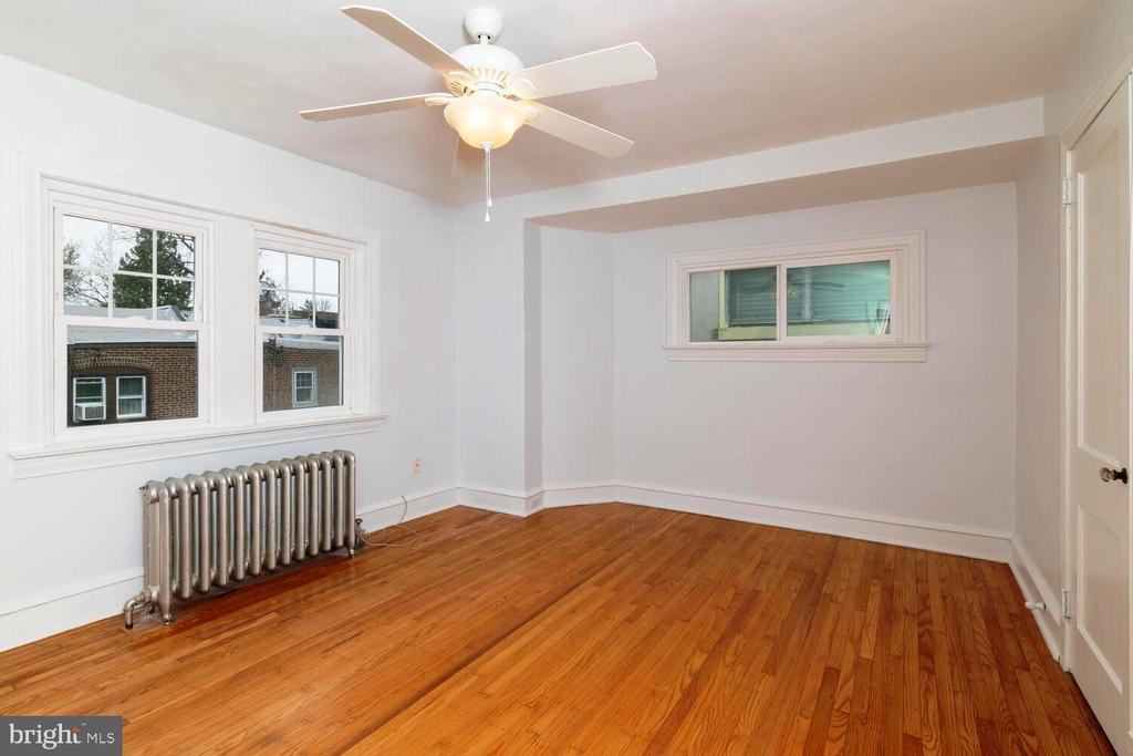 223 W Durand St