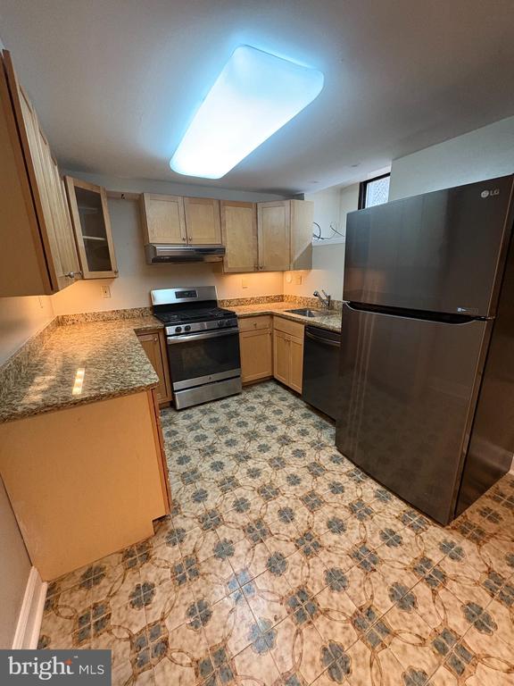 423 SPRUCE ST #1B