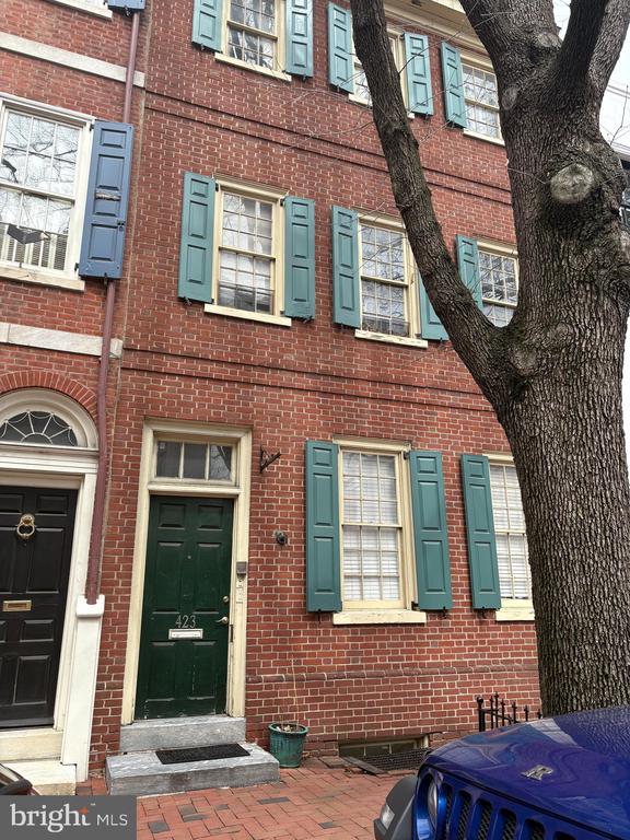 423 SPRUCE ST #1B