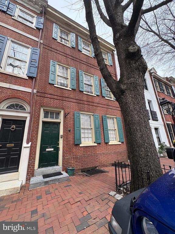 423 SPRUCE ST #1B