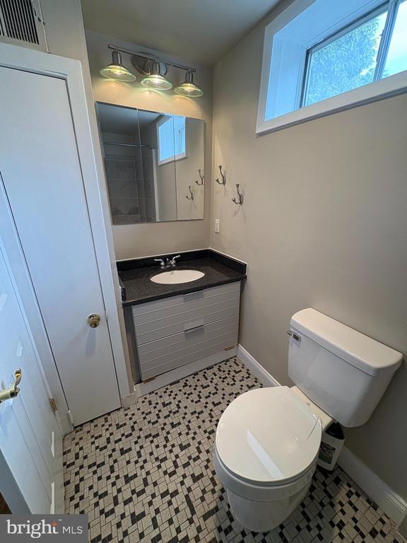 423 SPRUCE ST #1B