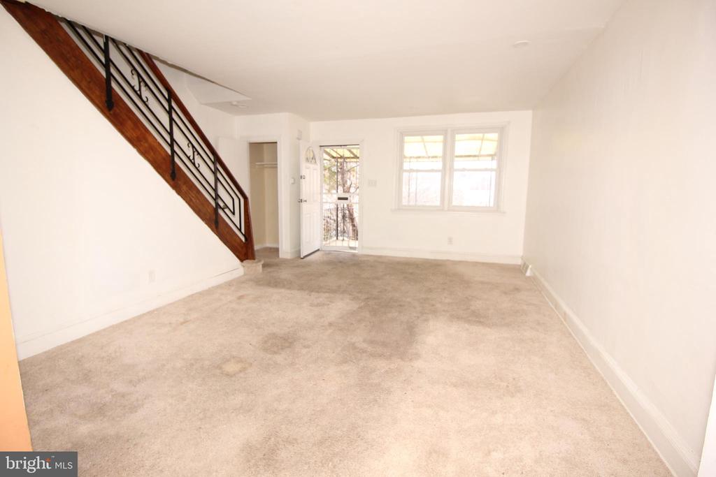 7259 Mansfield Ave