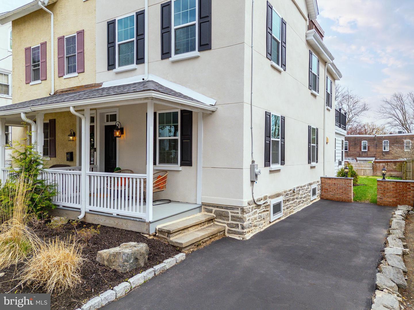 208 E Evergreen Ave