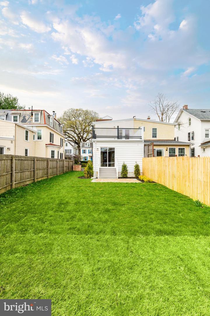 208 E Evergreen Ave