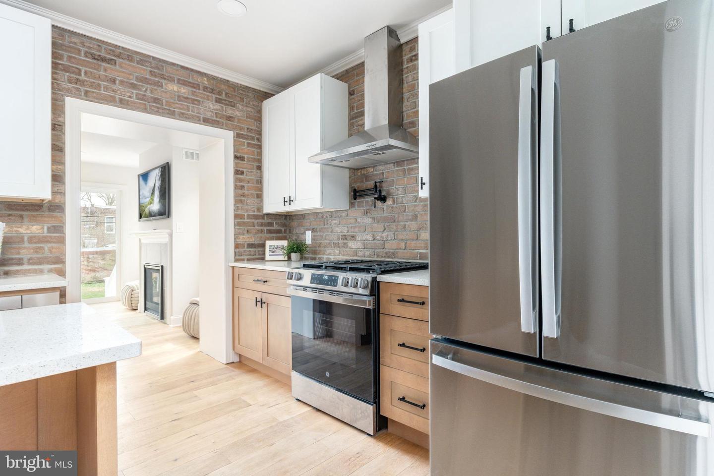 208 E Evergreen Ave