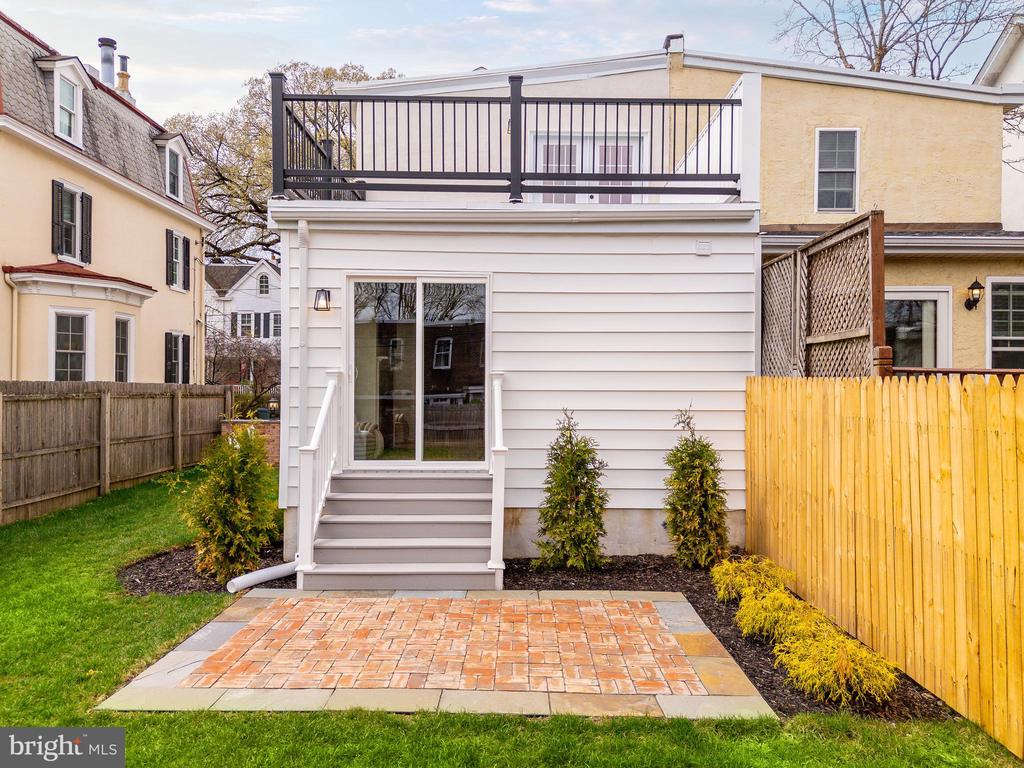 208 E Evergreen Ave