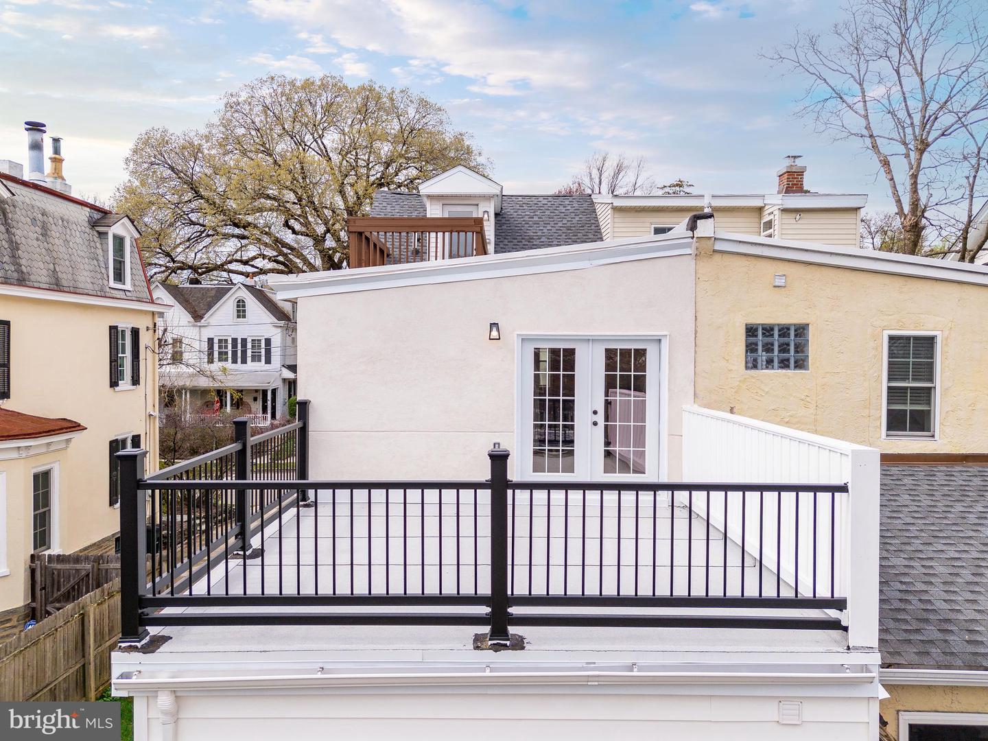 208 E Evergreen Ave