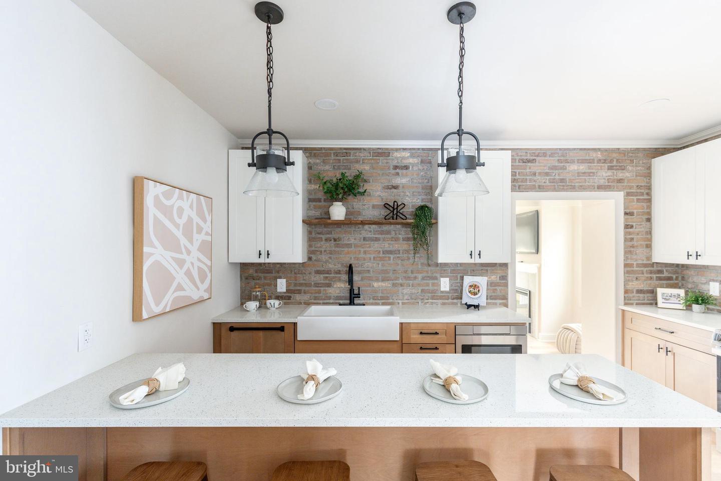 208 E Evergreen Ave