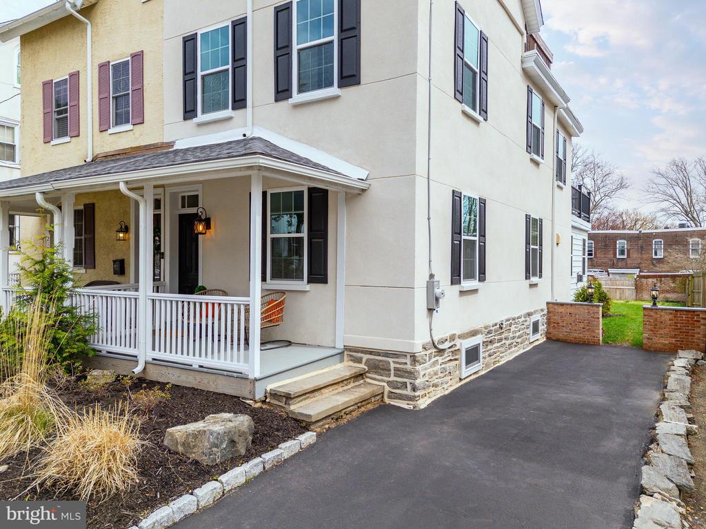 208 E Evergreen Ave