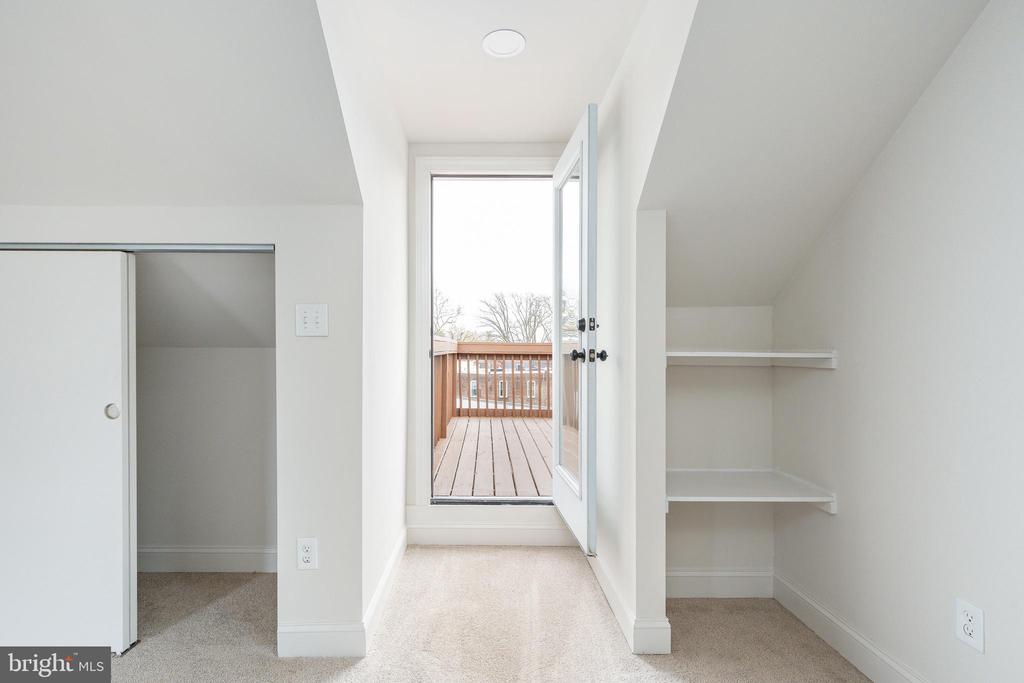 208 E Evergreen Ave