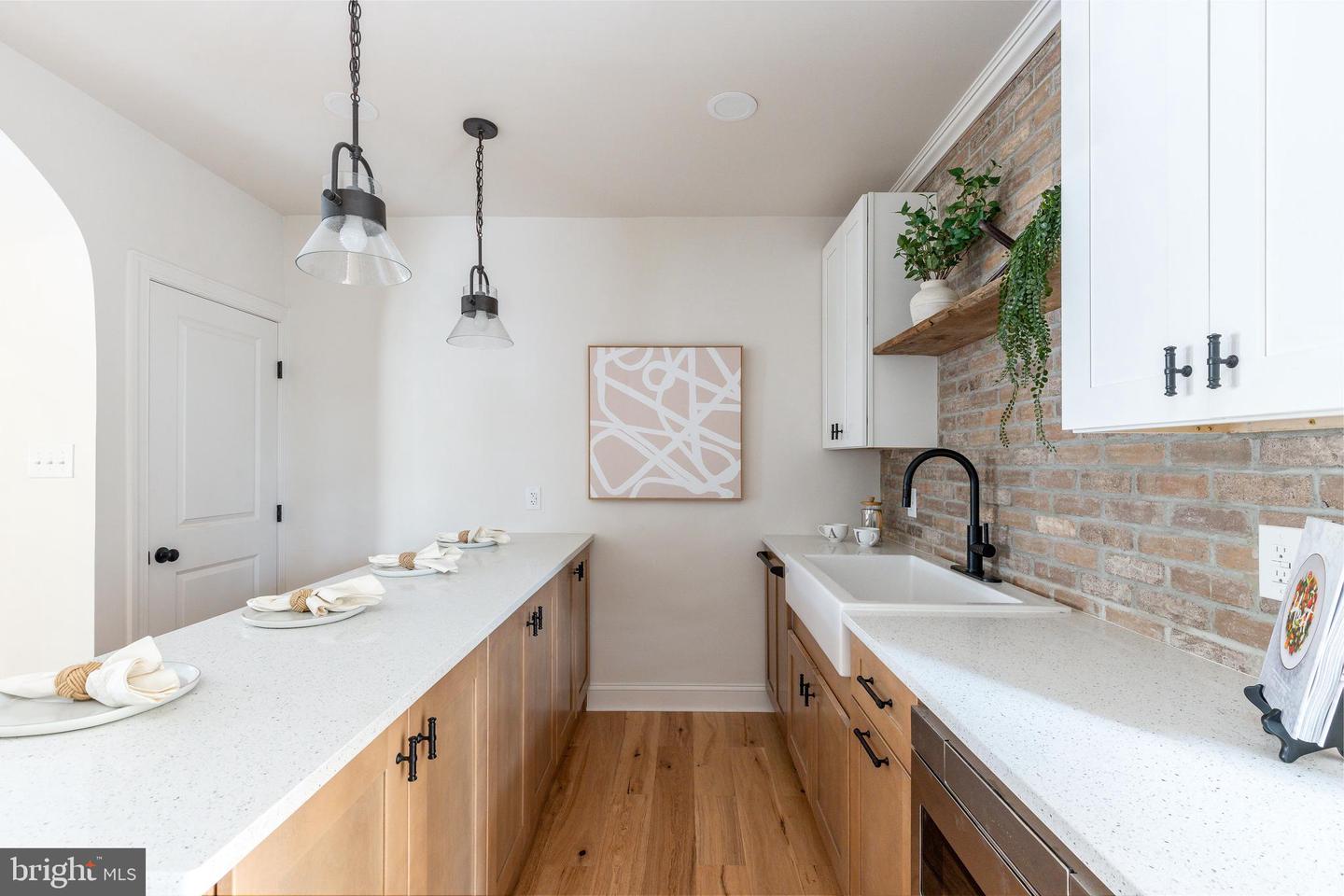 208 E Evergreen Ave