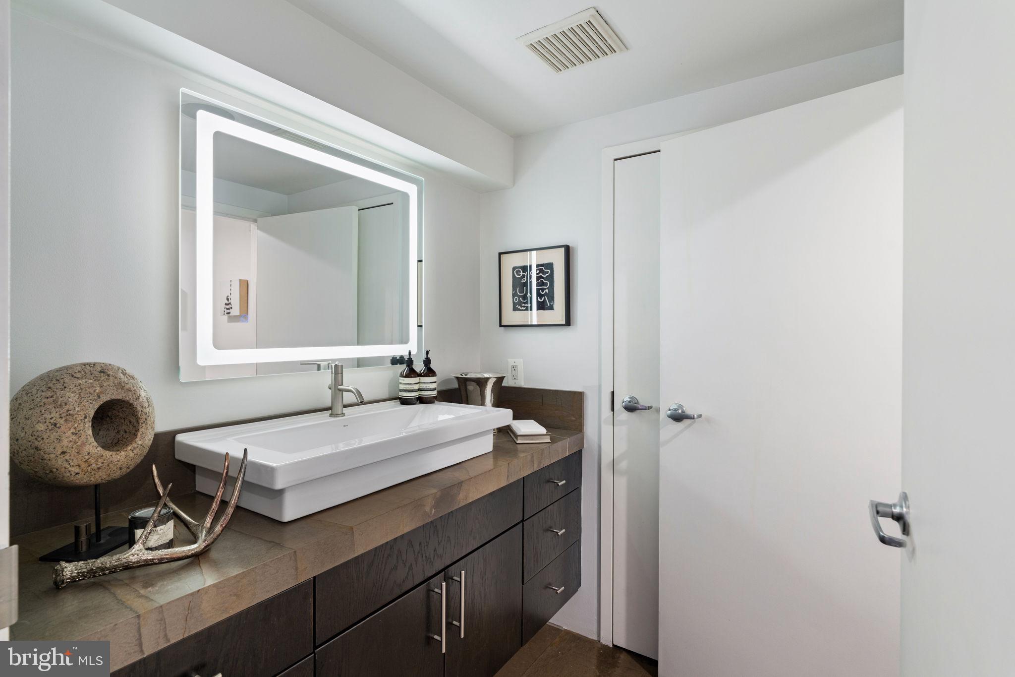 2200 ARCH STREET 1204