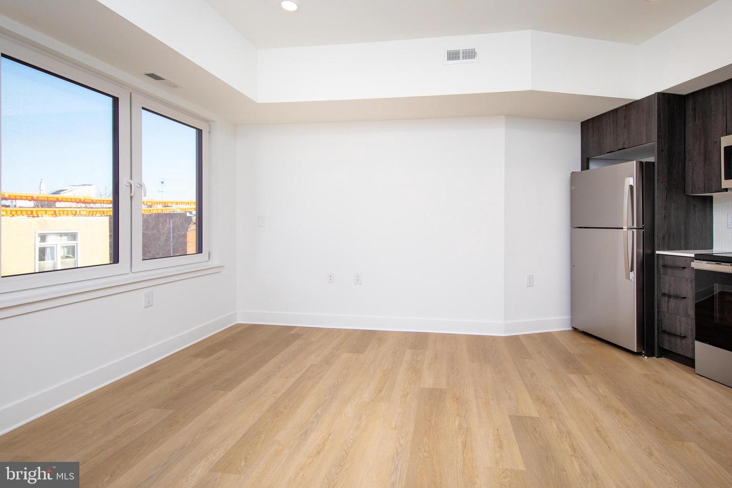 633-35 N 5TH ST #203