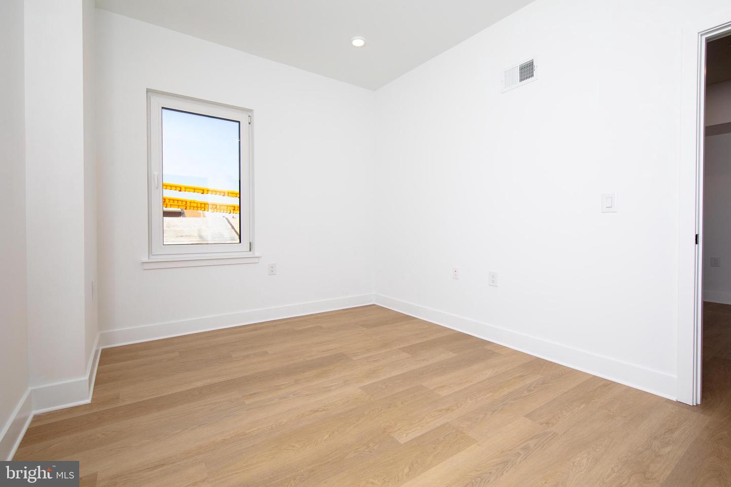 633-35 N 5TH ST #203