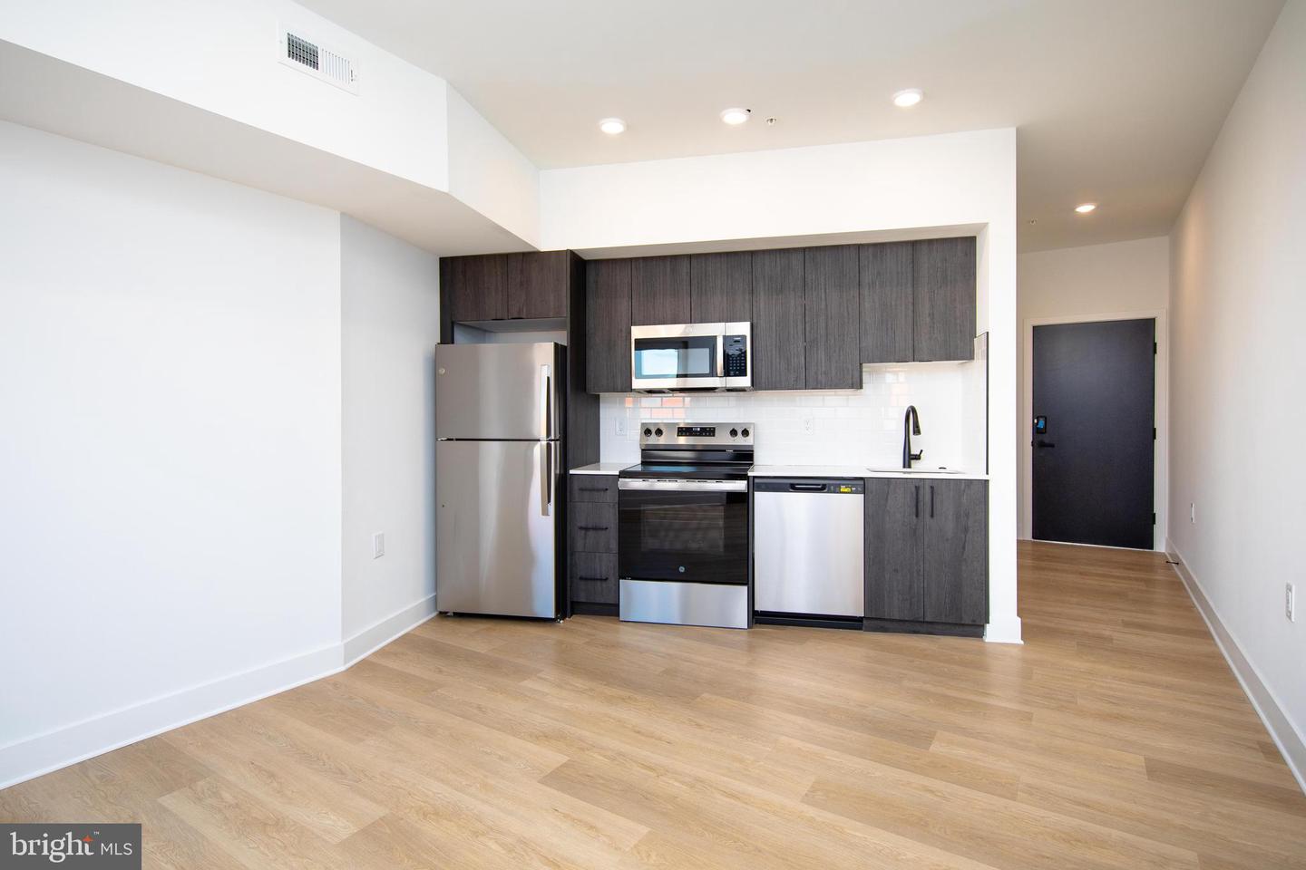 633-35 N 5TH ST #203