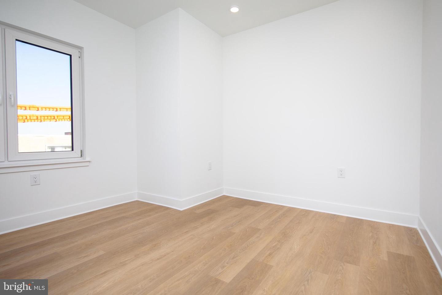 633-35 N 5TH ST #304