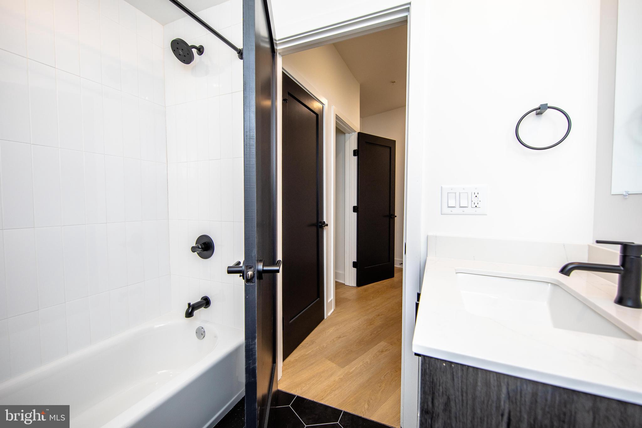 633-35 N 5TH ST #403