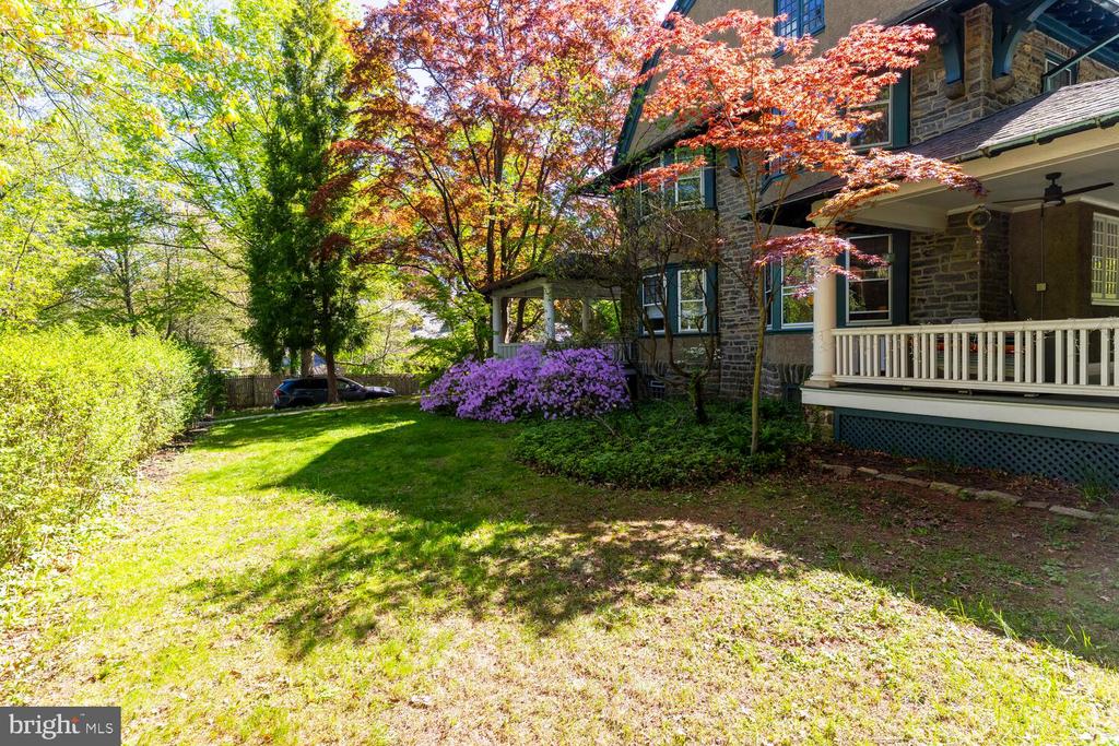 228 W WILLOW GROVE AVE