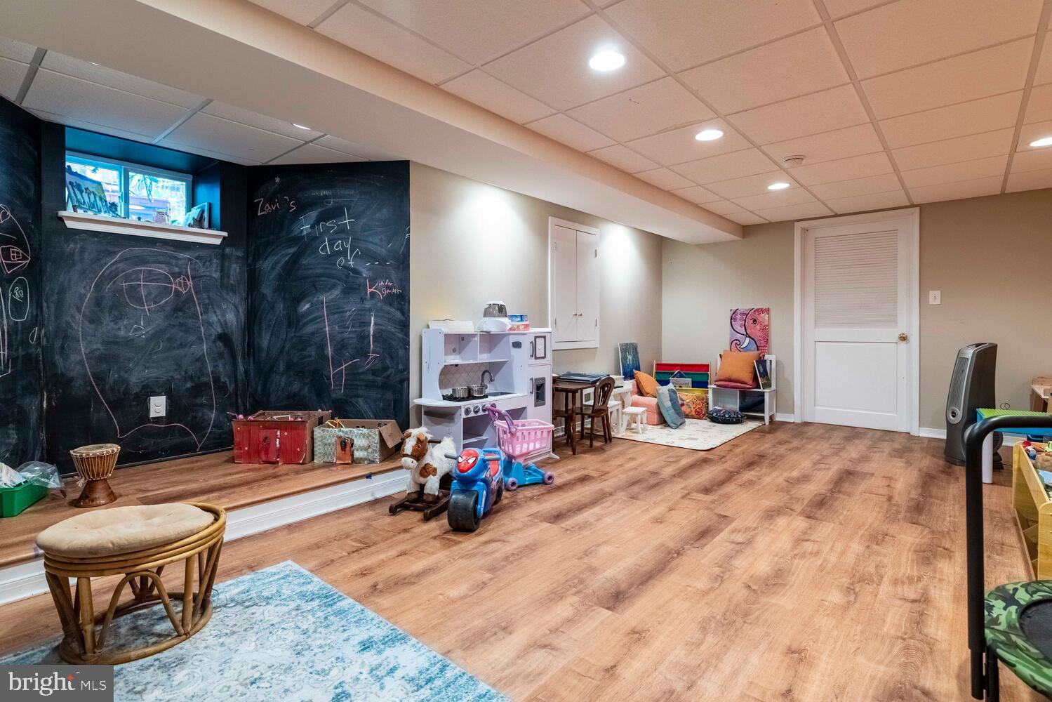 228 W WILLOW GROVE AVE