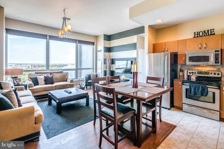 901 N PENN ST #R1905