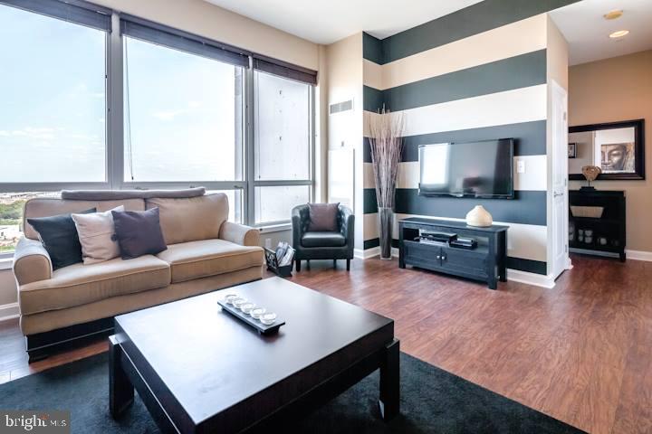 901 N PENN ST #R1905