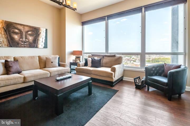 901 N PENN ST #R1905