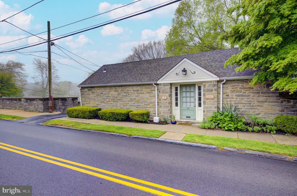 39 E CHESTNUT HILL AVENUE