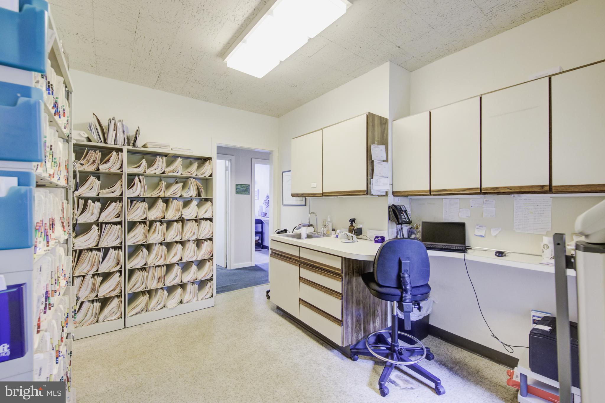 39 E CHESTNUT HILL AVENUE