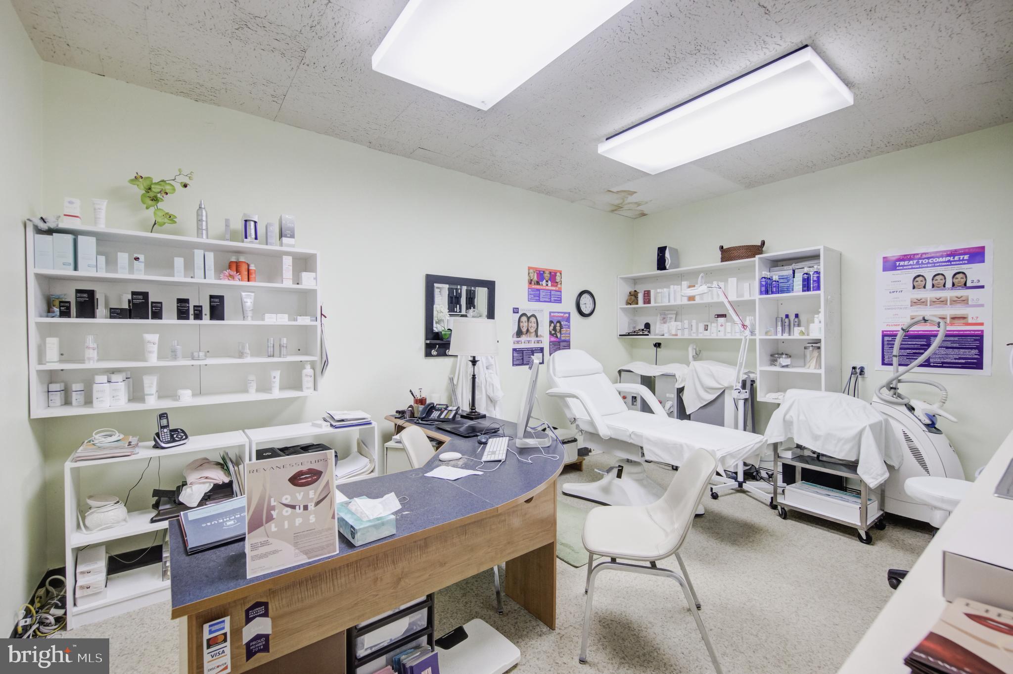 39 E CHESTNUT HILL AVENUE