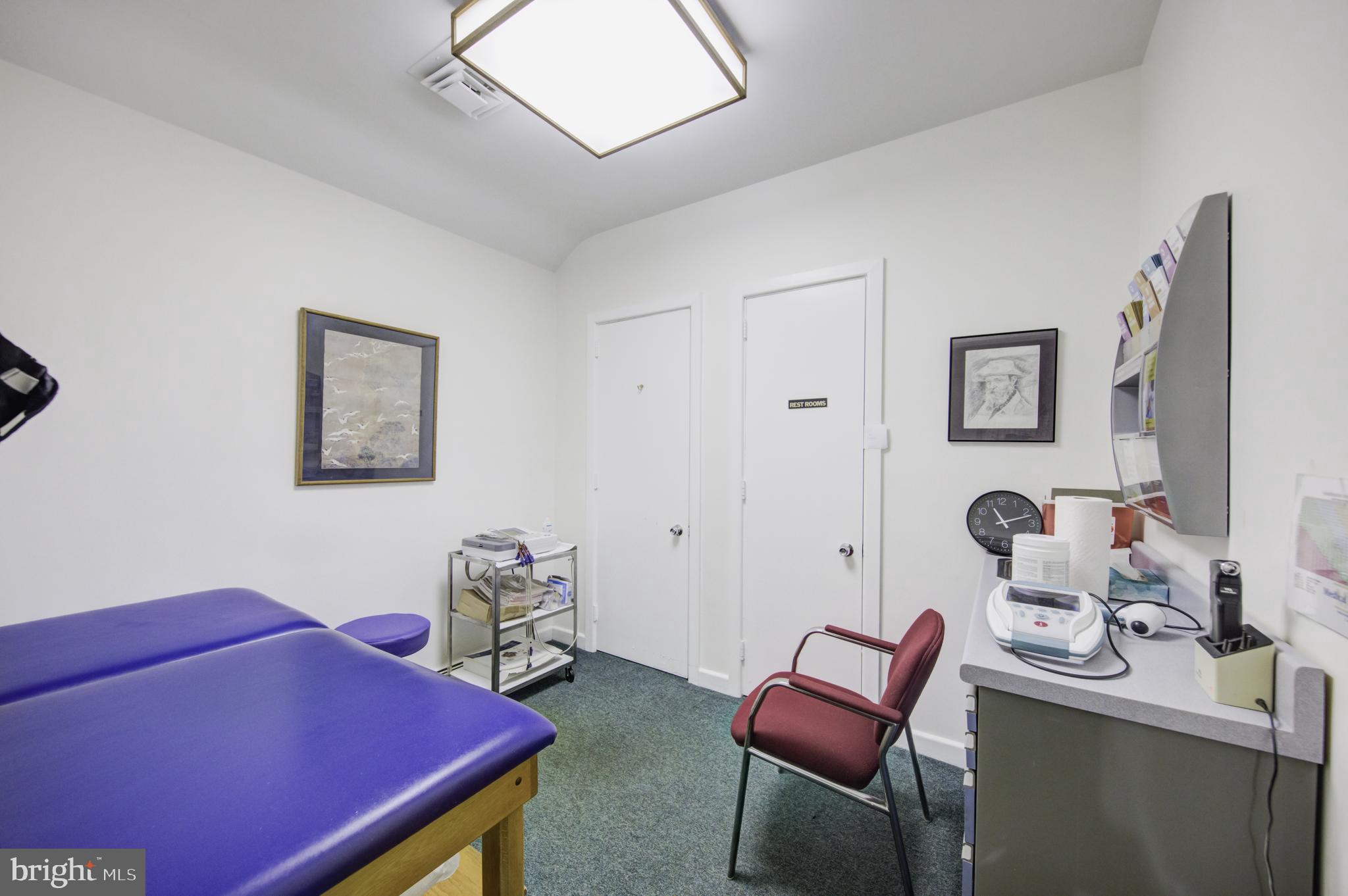 39 E CHESTNUT HILL AVENUE