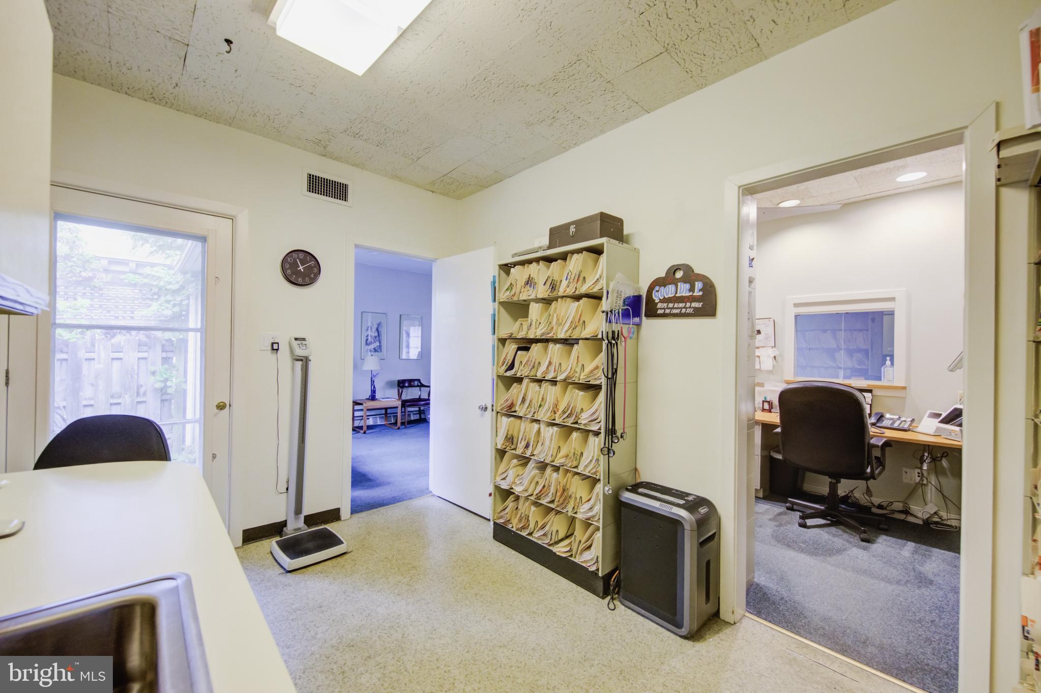 39 E CHESTNUT HILL AVENUE