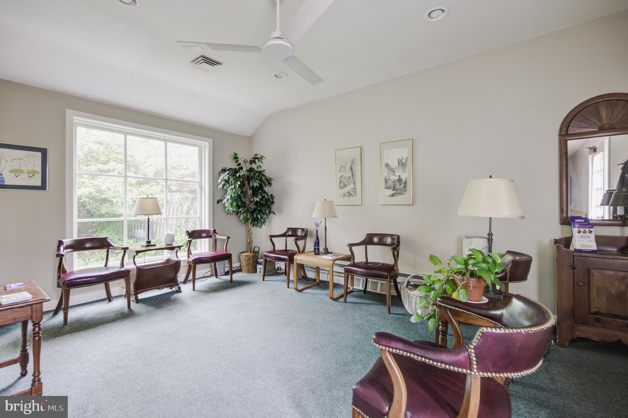 39 E CHESTNUT HILL AVENUE