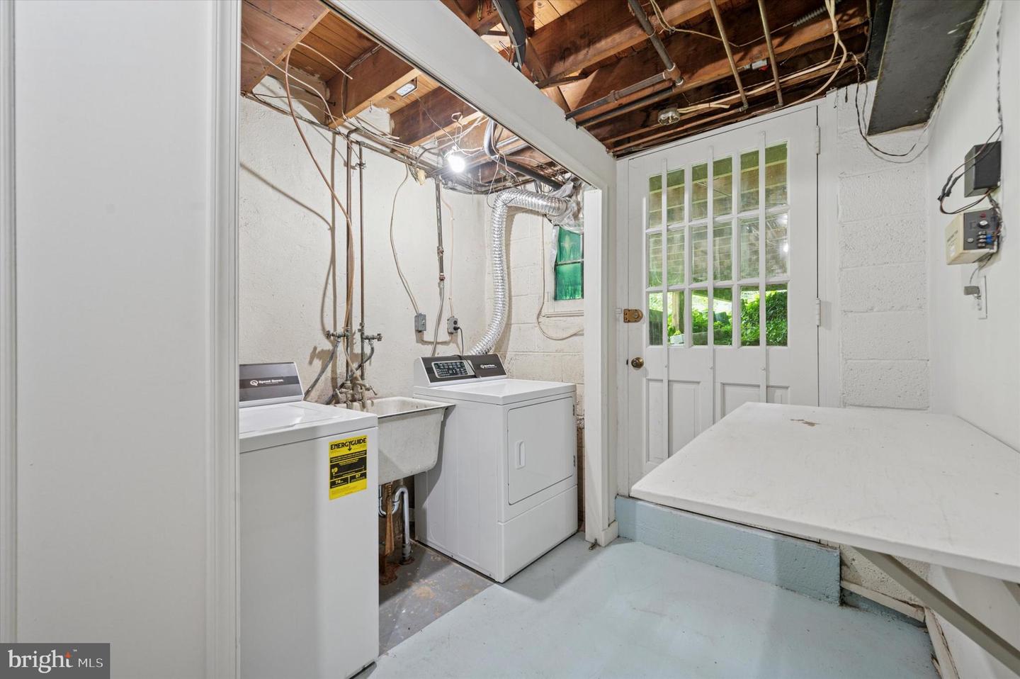 7620 Navajo St
